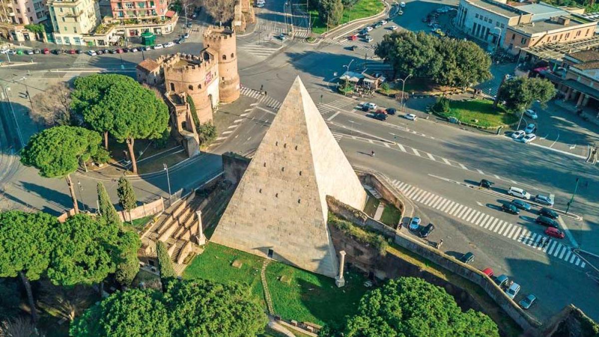 La Pirámide de Cestio: El Sorprendente Monumento Funerario Egipcio en el Centro de Roma
